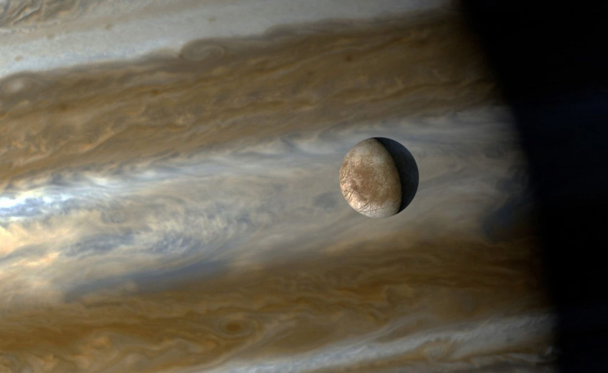 Космическое агентство NASA. Европа на фоне Юпитера.