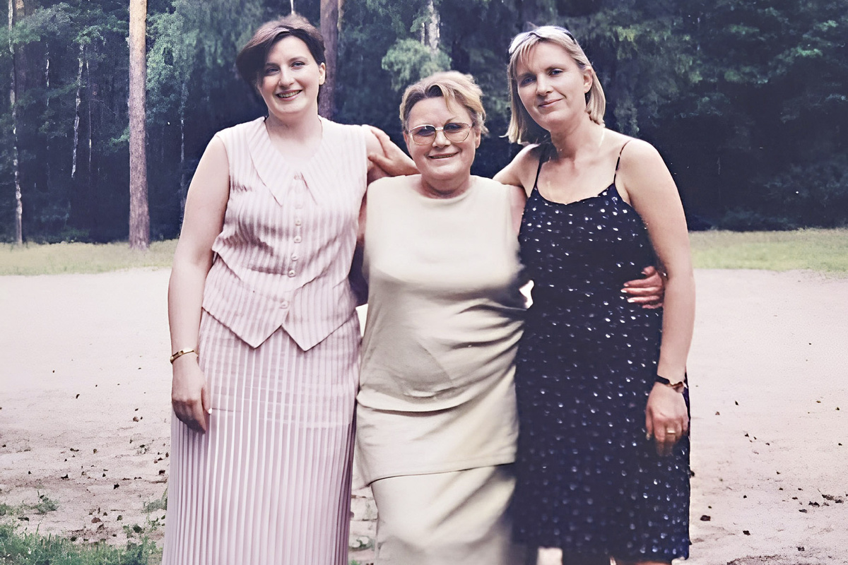 Людмила Юрьевна Алехина с дочками