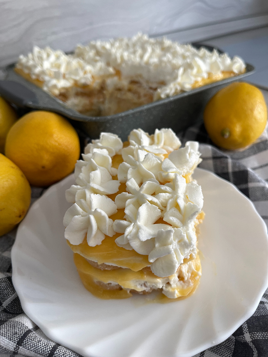 Красивый и вкусный лимонный тирамису ничем не уступает классическому, кофейному. А весной и летом он будет очень кстати, так освежает!!!