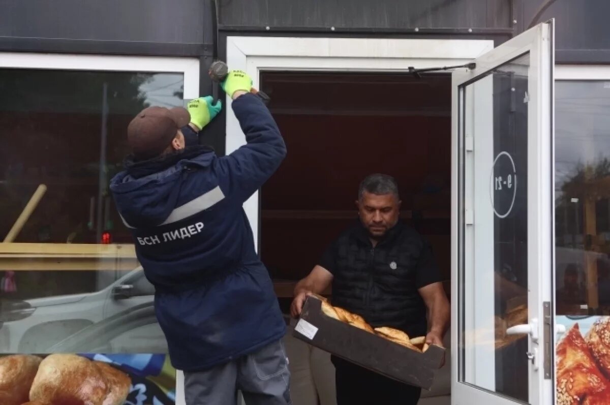    На улицах Новосибирска демонтируют наружную рекламу