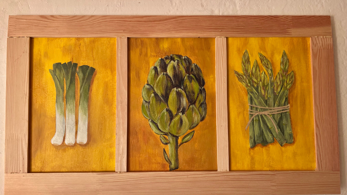 Триптих. Овощи нарисованы акрилом на картоне. Рамку собрала из обрезков дощечки