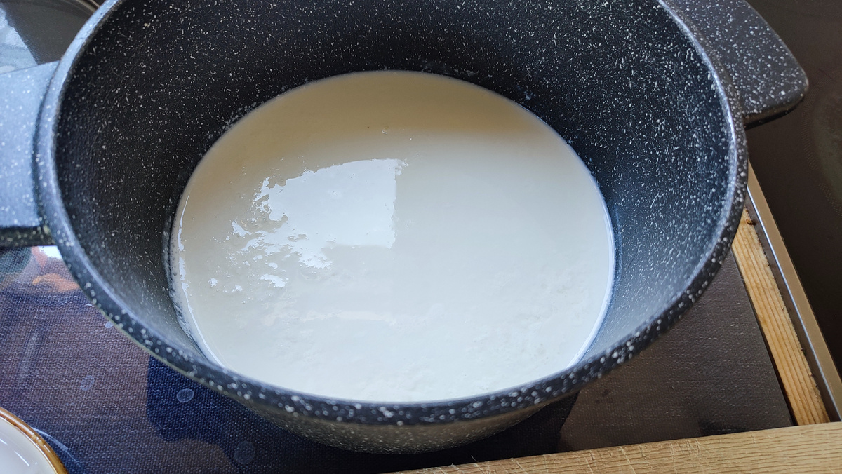 Поставила варить творог