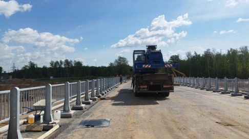 Работы по возведению путепровода на трассе "ЮЛА".