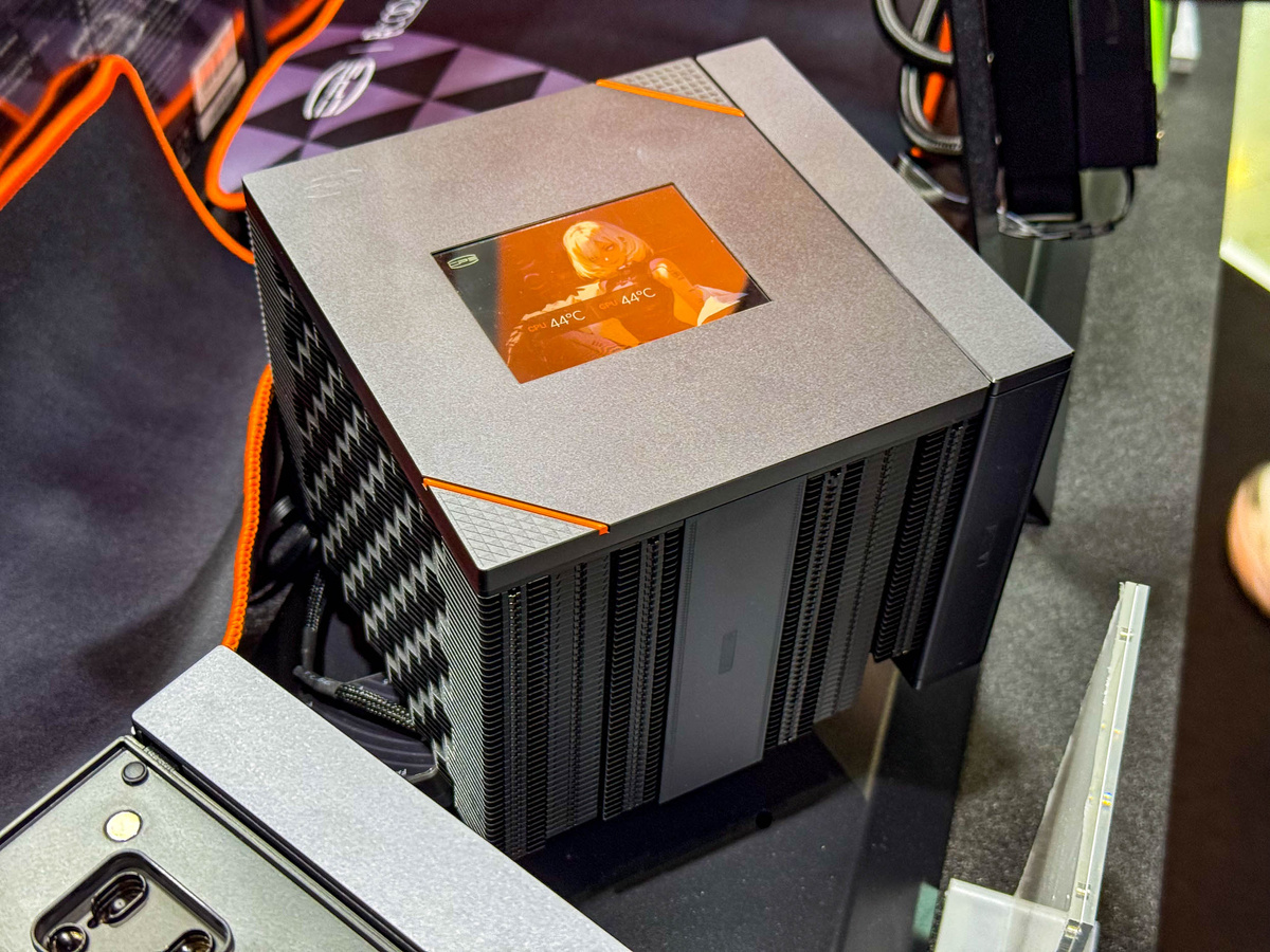 PCCooler RZ820 Display. Фото iXBT.com  📷
