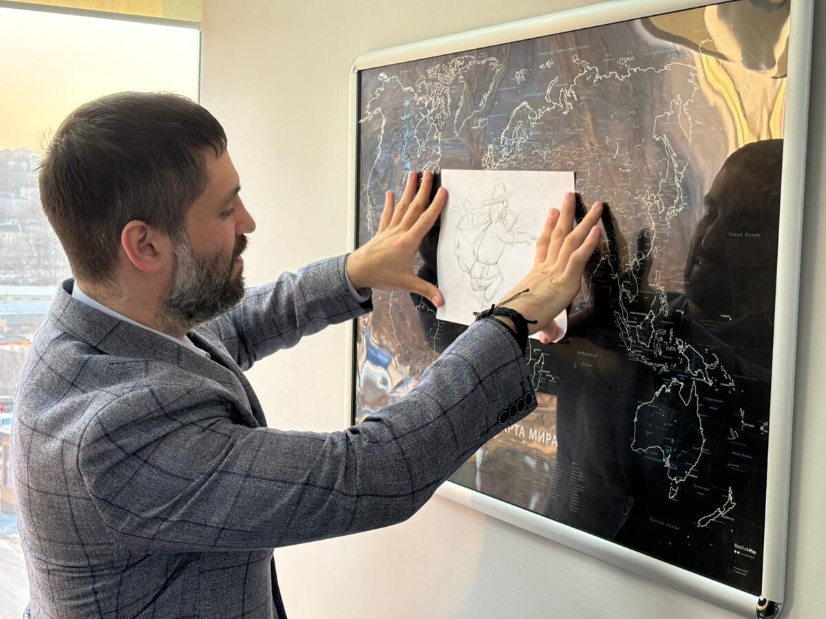 Алексей Князев будучи дизайнером хватался за все вопросы и усиленно их разруливал.