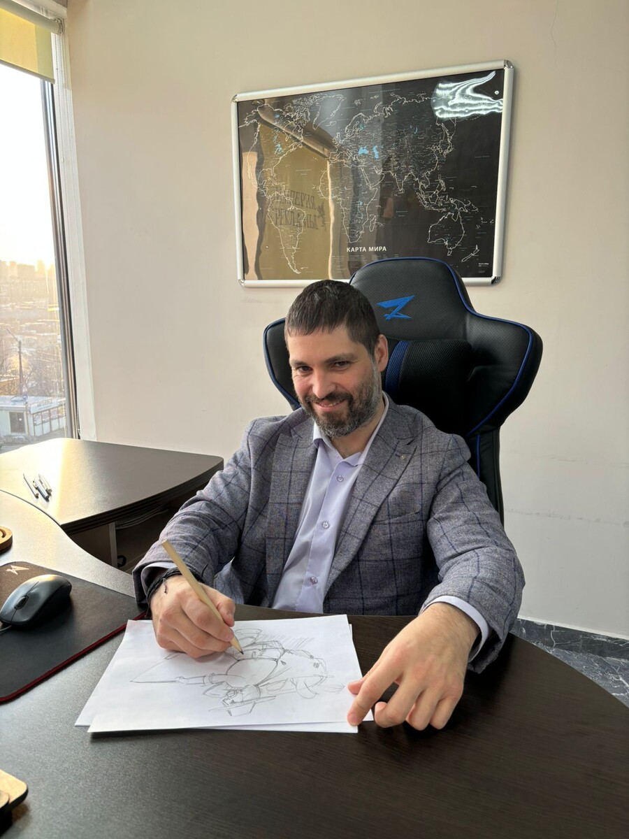 Художник, дизайнер, заместитель директора. 