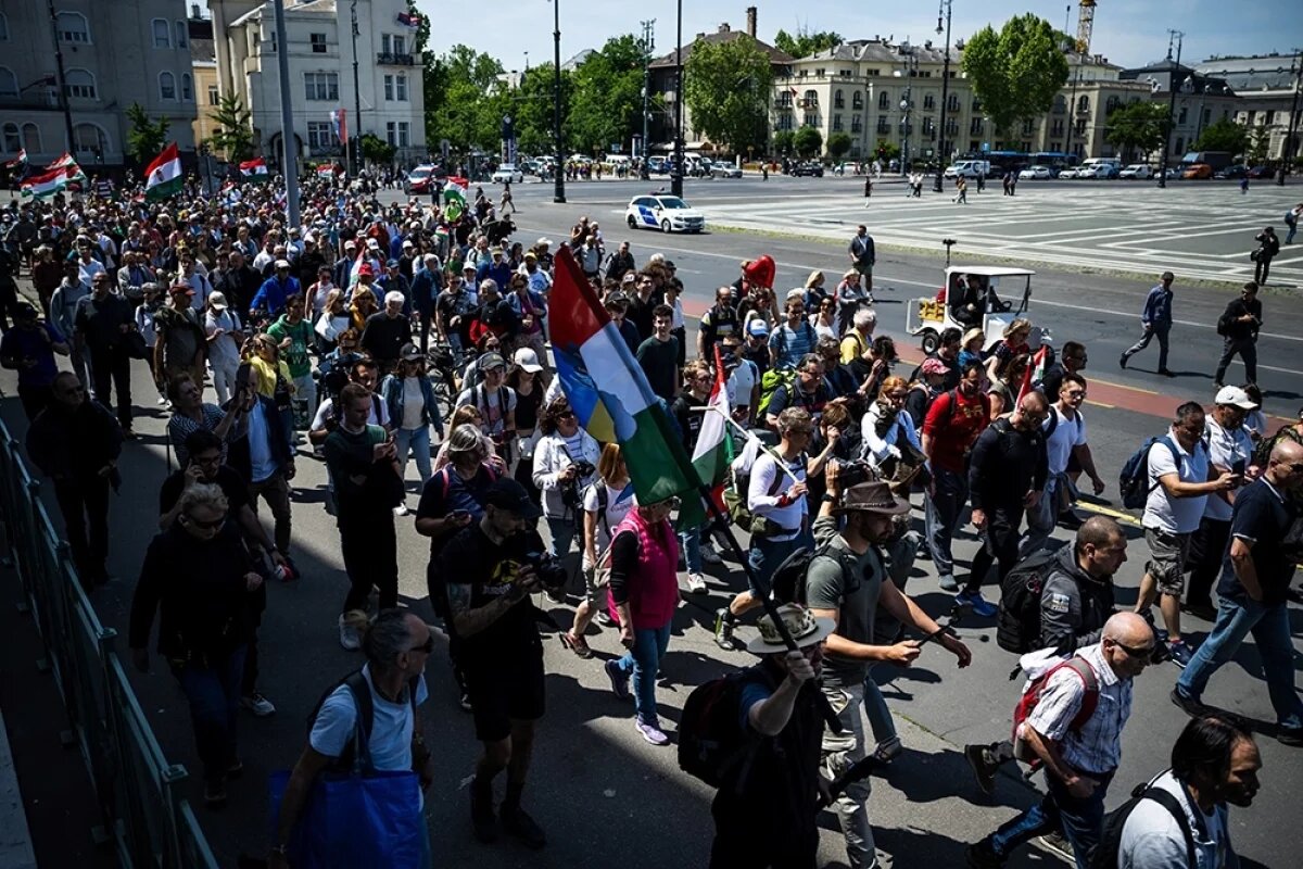    Будапешт собираются лишить права голоса в Евросоюзе из-за позиции венгерских властей по поводу антироссийских санкций и поддержки киевского режима.