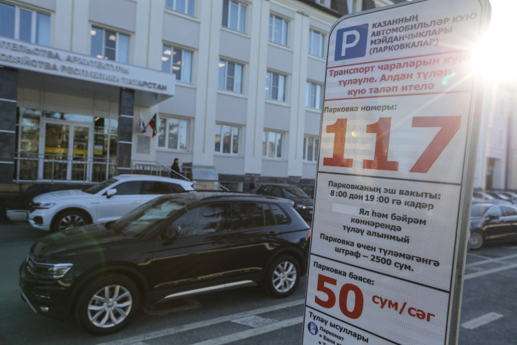    По итогам 2024 года исполком города выявил 225 тыс. фактов неоплаты муниципальной парковки, хотя в 2023-м данный показатель составлял 120 тысяч. Таким образом, рост почти вдвое.   
Фото: «БИЗНЕС Online»