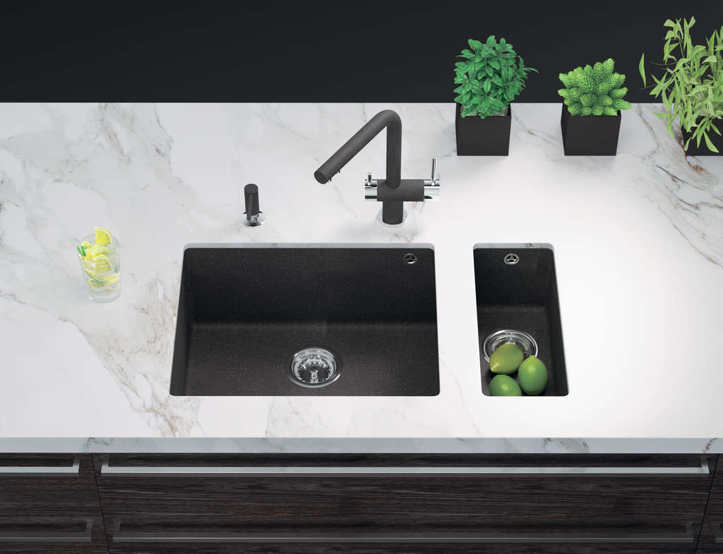 Черная кухонная мойка Omoikiri