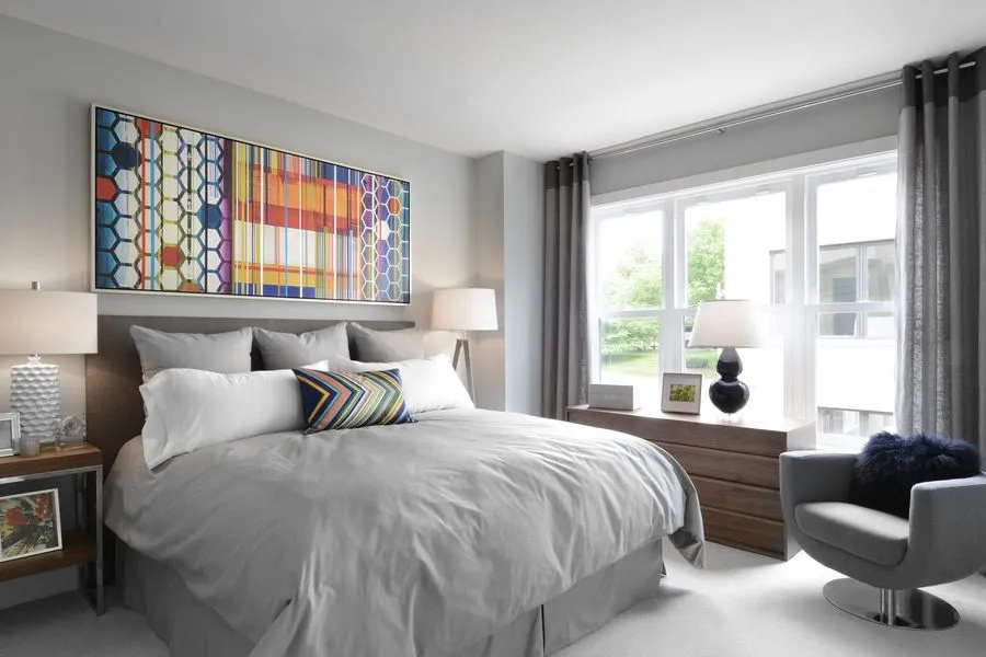 Выбор окон предполагает принятие множества решений. Вы хотите простые створчатые окна или большие панорамные или эркерные окна для максимального обзора? На каком расстоянии друг от друга их следует размещать и где? В этом руководстве мы дадим советы по выбору окон, которые не только улучшат внешний вид, стоимость и функциональность вашего дома, но и произведут настоящий фурор.