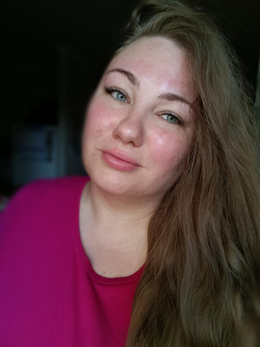 Еще заскочила в солярий 🌝 Теперь розовые щеки