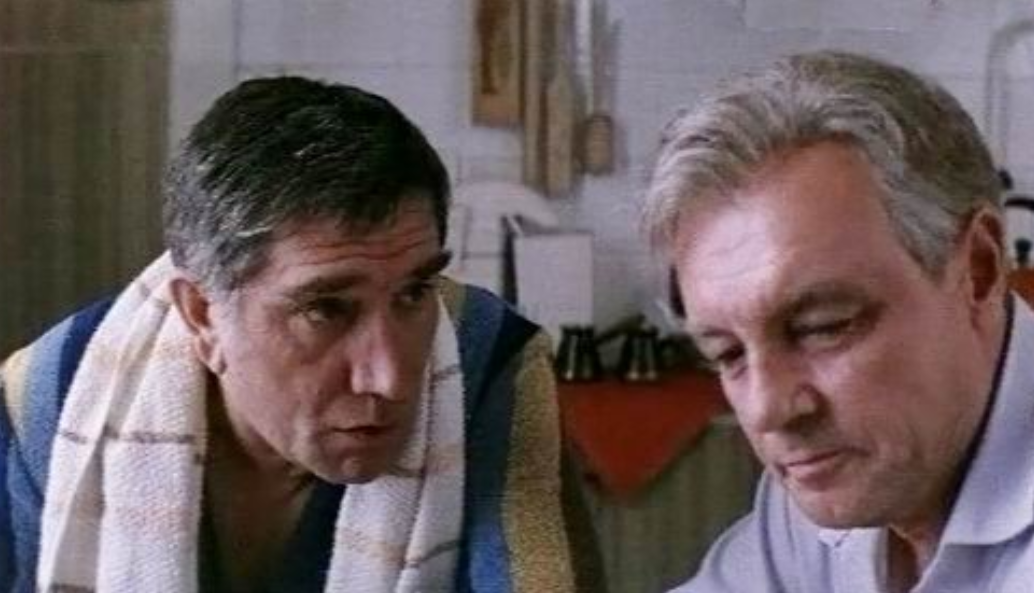 Кадр из фильма. Армен Джигарханян в роли влиятельного Виктора Шамаева, друга Полякова, и Кирилл Лавров в роли Полякова
