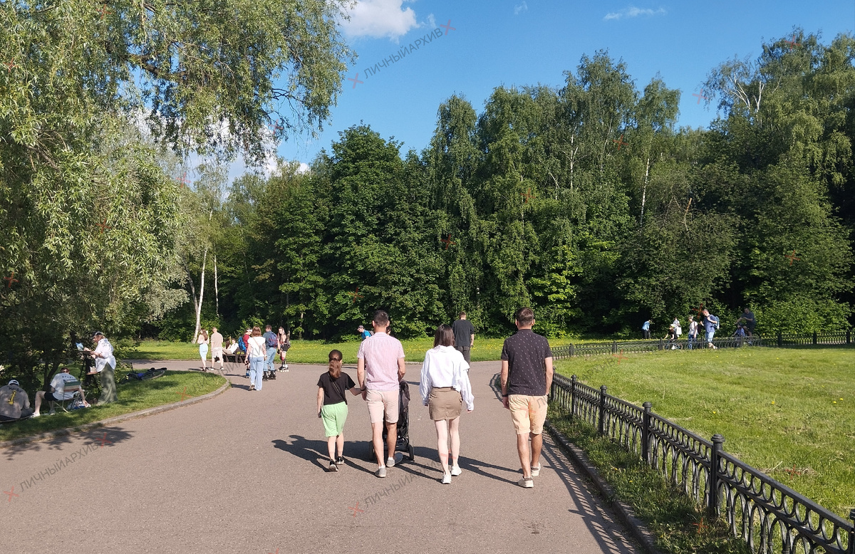 Семейный десант. Наши в Бот.саду)))