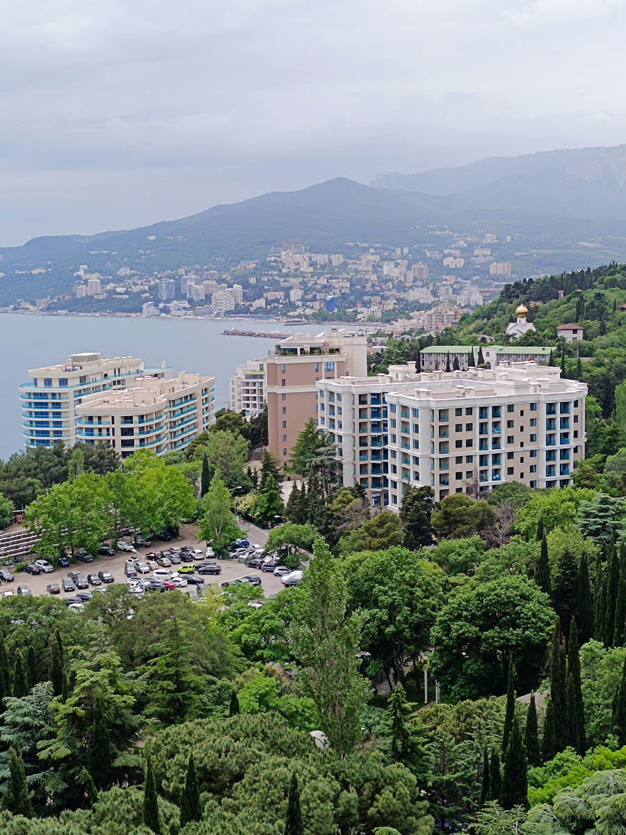 Вид с 13 этажа нашего балкона