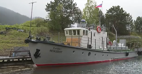     Хвойные ветки погрузили на дно Красноярского моря для нереста рыб