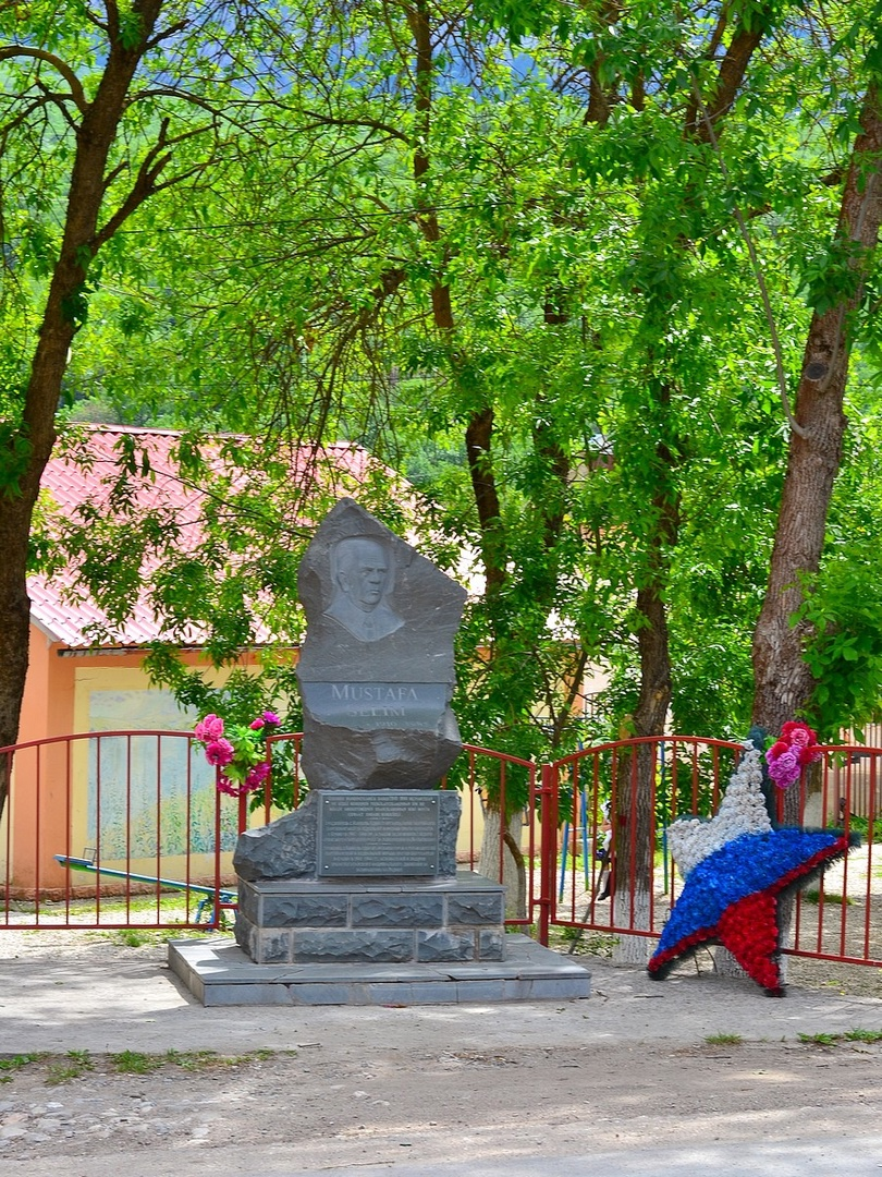 Памятник установлен в 2010 году.