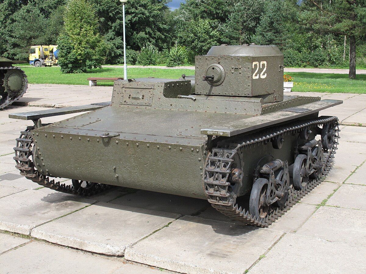 Малый плавающий танк Т-38 собственной персоной. Фотография в свободном доступе.
