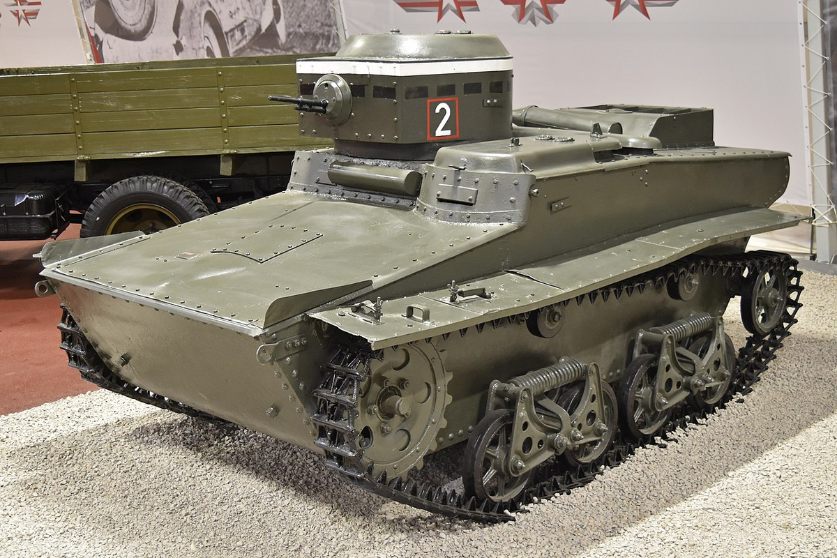 Малый плавающий танк Т-37А, первый серийный амфибийный танк в мире. Фотография в свободном доступе.