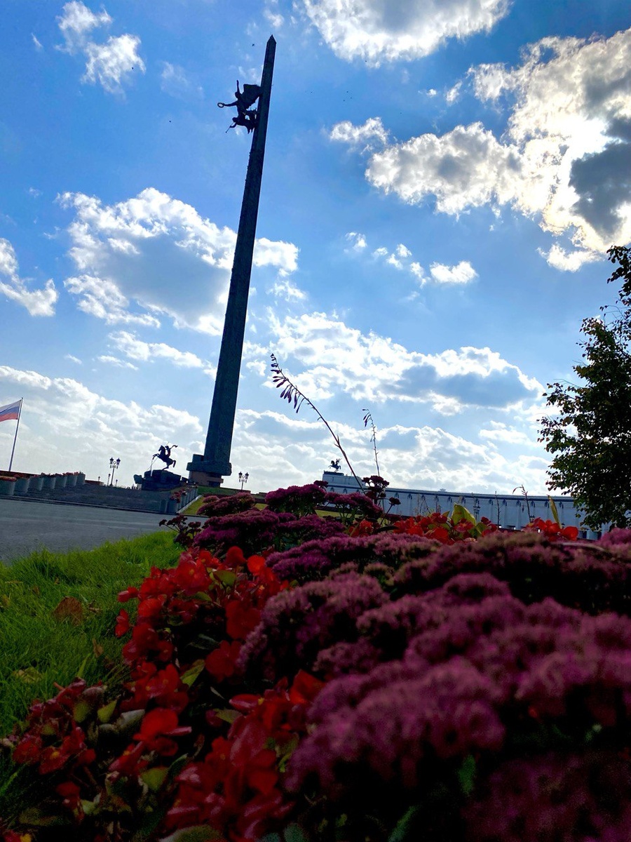 Монумент Победы в форме винтовочного штыка