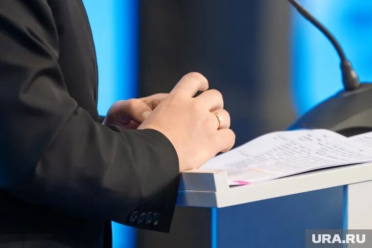 На форуме «День предпринимателя-2025» в Тюмени возникли проблемы с аппаратурой. Фото: Руслан Яроцкий © URA.RU