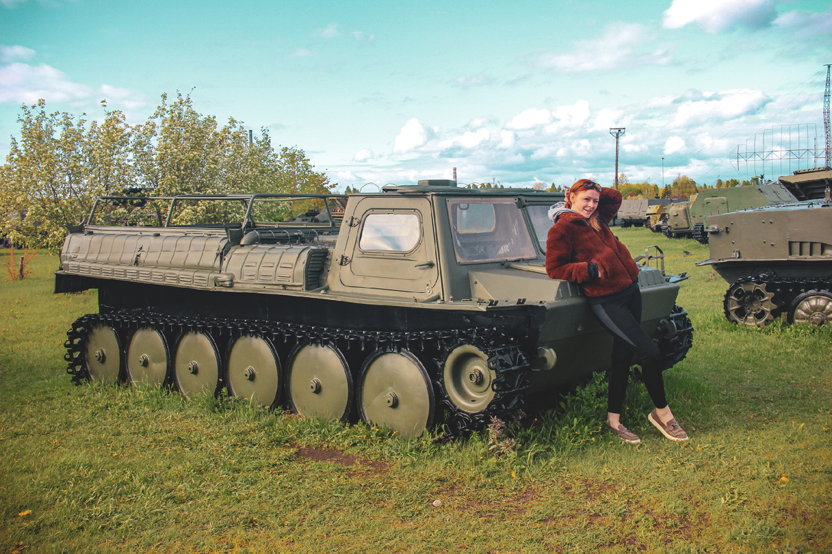 Стою будто это я владелец этого ГТ-СМ. Гусеничный Транспортёр-Снегоболотоход Модернизированный (ГАЗушка, СТЕПАНИДА)