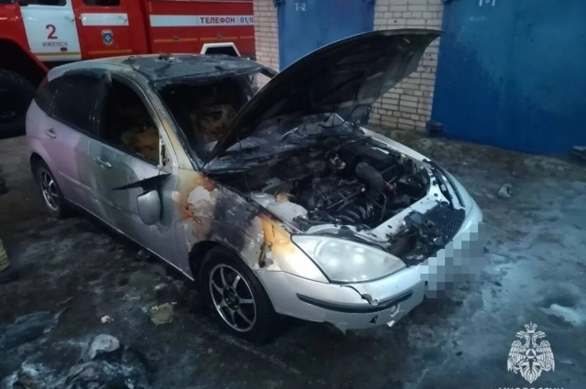    Пытаясь потушить горящий автомобиль, ижевчанин получил ожоги