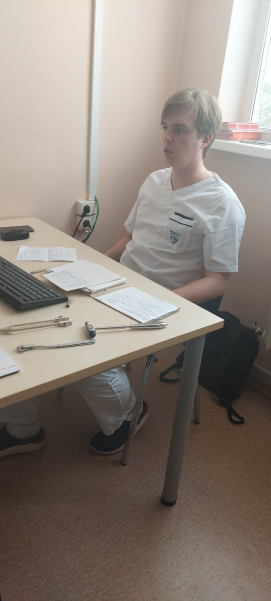 Невролог хоть и молод, что сразу насторожило супруга. Но оказался очень грамотным. А за много лет я виделав много разных неврологов. 