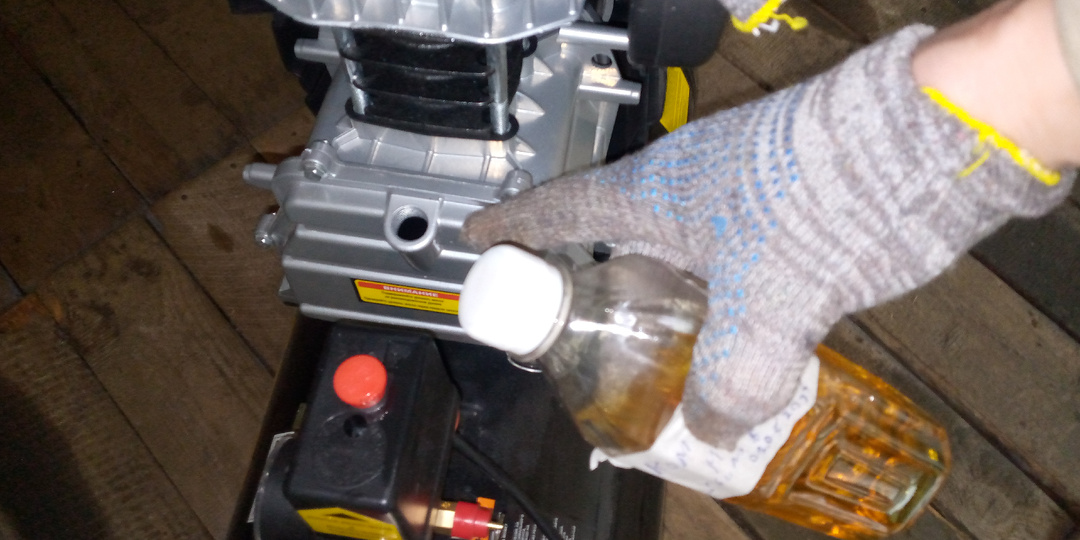 Как просто заменить мало в компрессоре? Ничего не разбирая! Льем моторное 10W-40