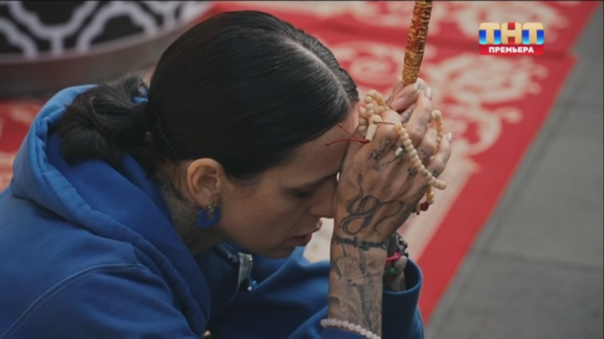 Кадр из шоу "Сокровища императора"/ ТНТ
