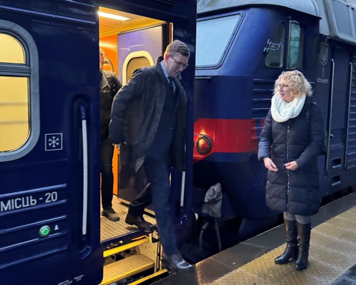 Кристен Михал приехал в Киев. Ка не поддержать Украину великой Эстонии. 