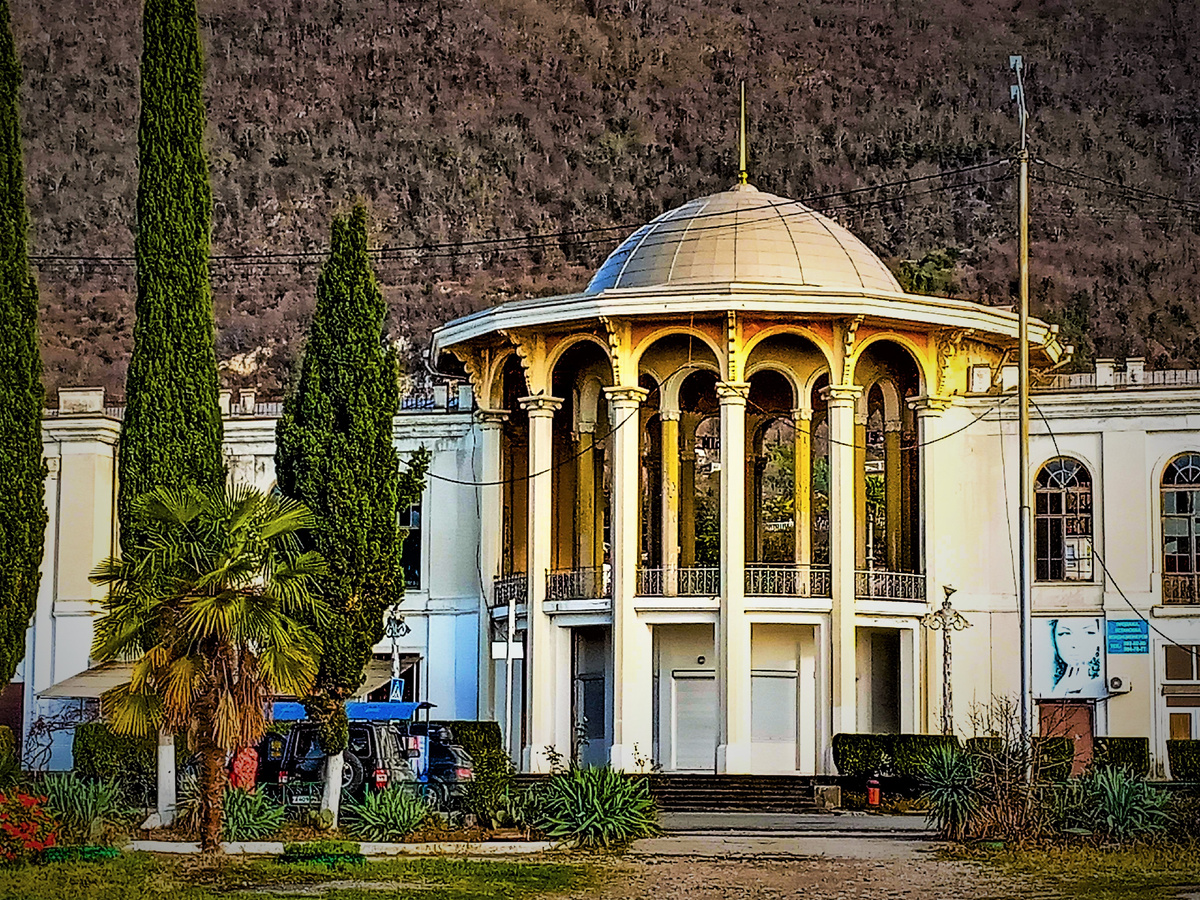 Ж/д вокзал в Новом Афоне, просто для иллюстрации