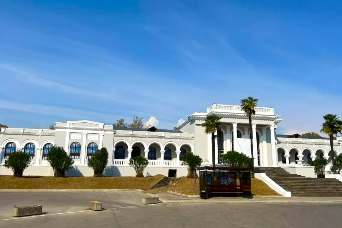 Ж/д вокзал в Гудауте