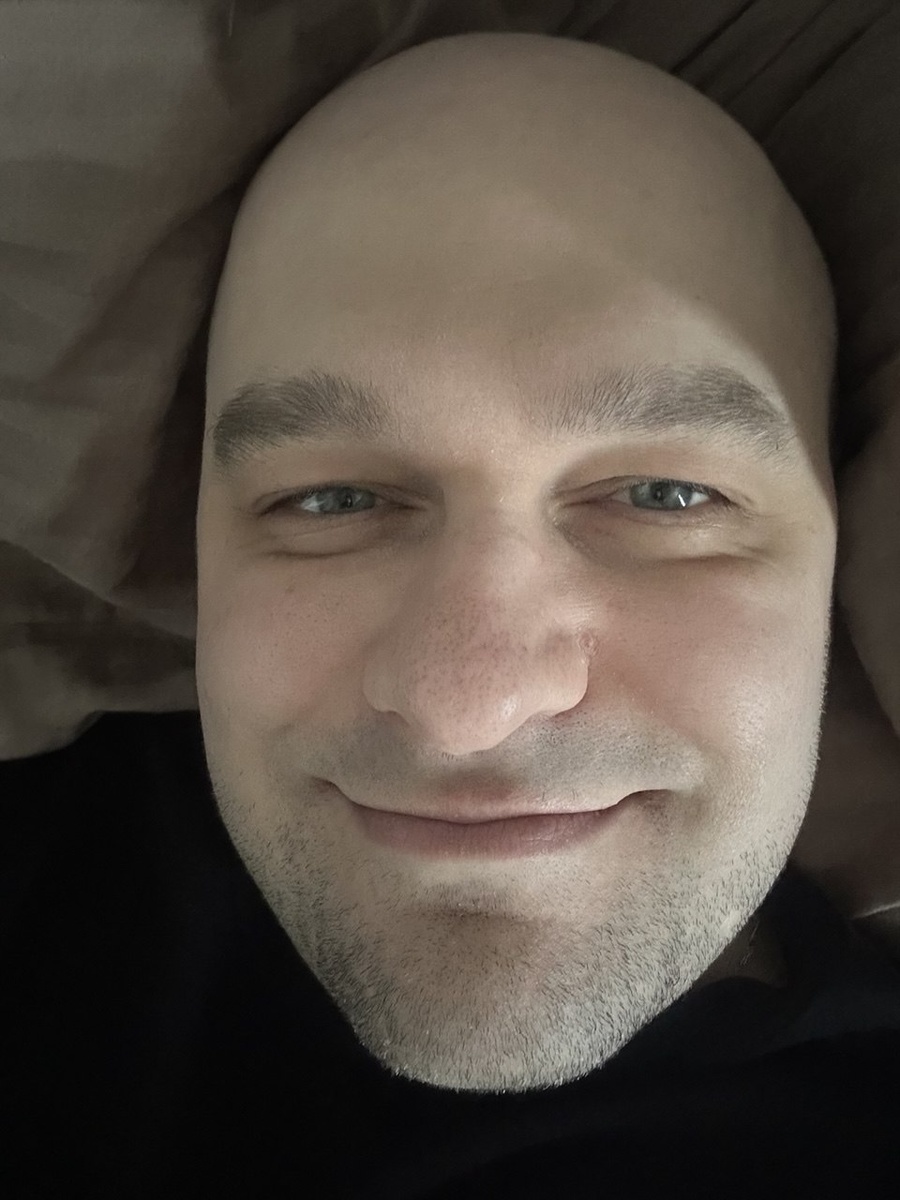 После бьюти-процедур пару дней назад. Детейлинг удался, мойка двухфазаная. Лежу красиво!