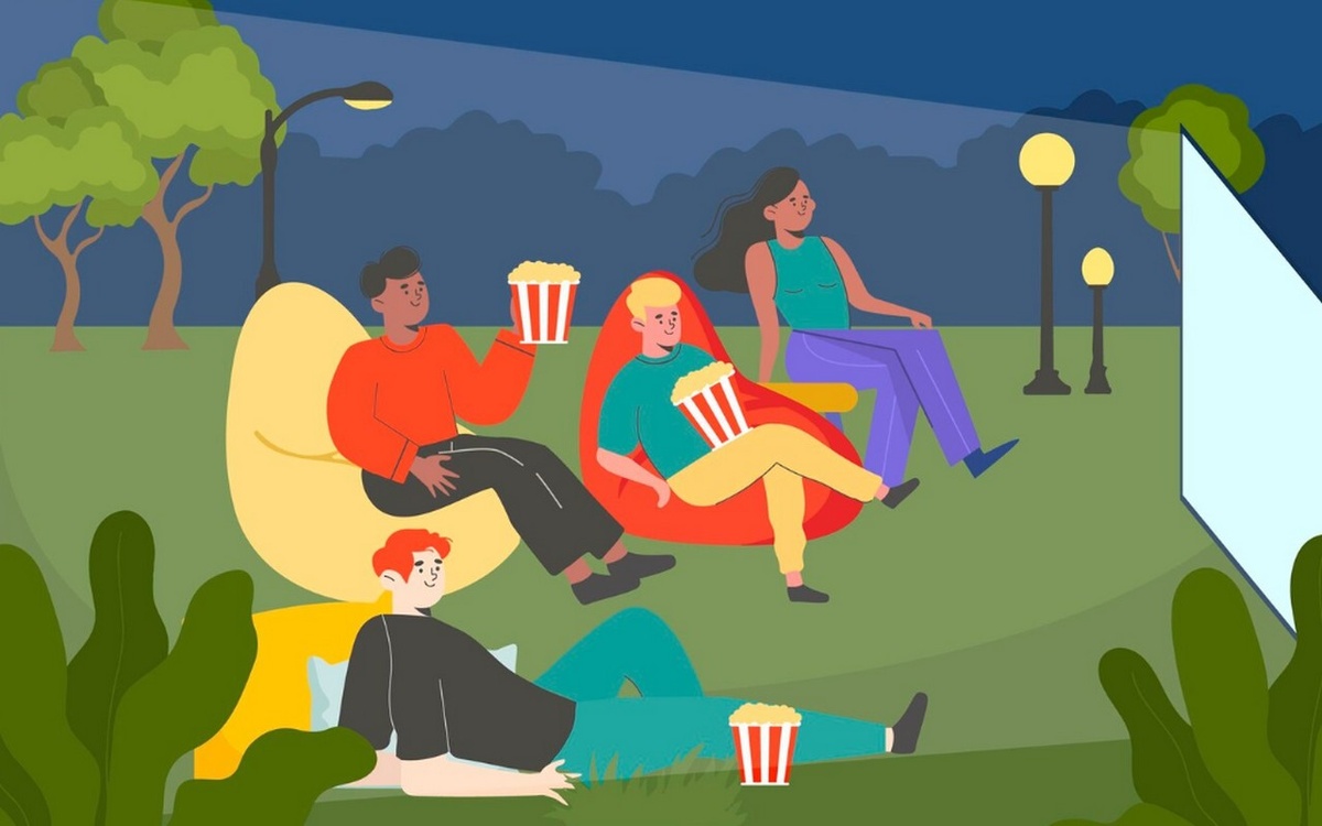    В Липецке стартуют летние кинопоказы во дворах Freepik