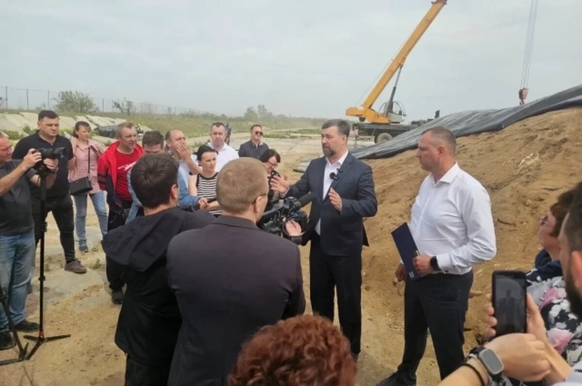    Первую партию загрязнённых отходов вывезли 26 мая.