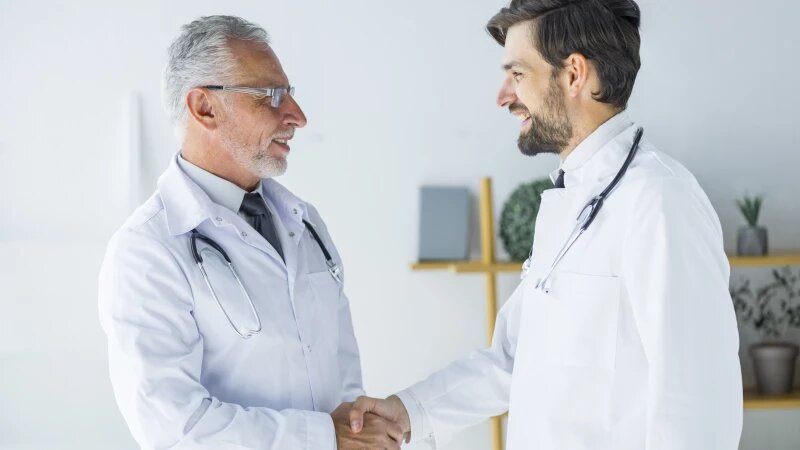     Врач и пациент Freepic