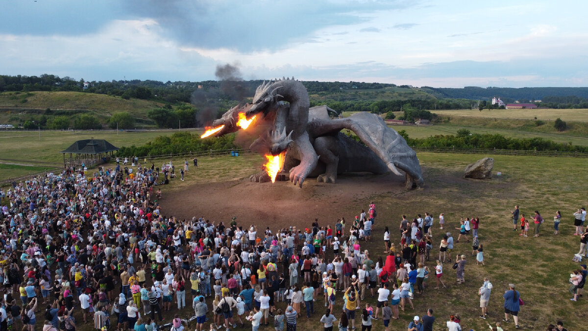 Рычащий Змей Горыныч на Кудыкиной горе