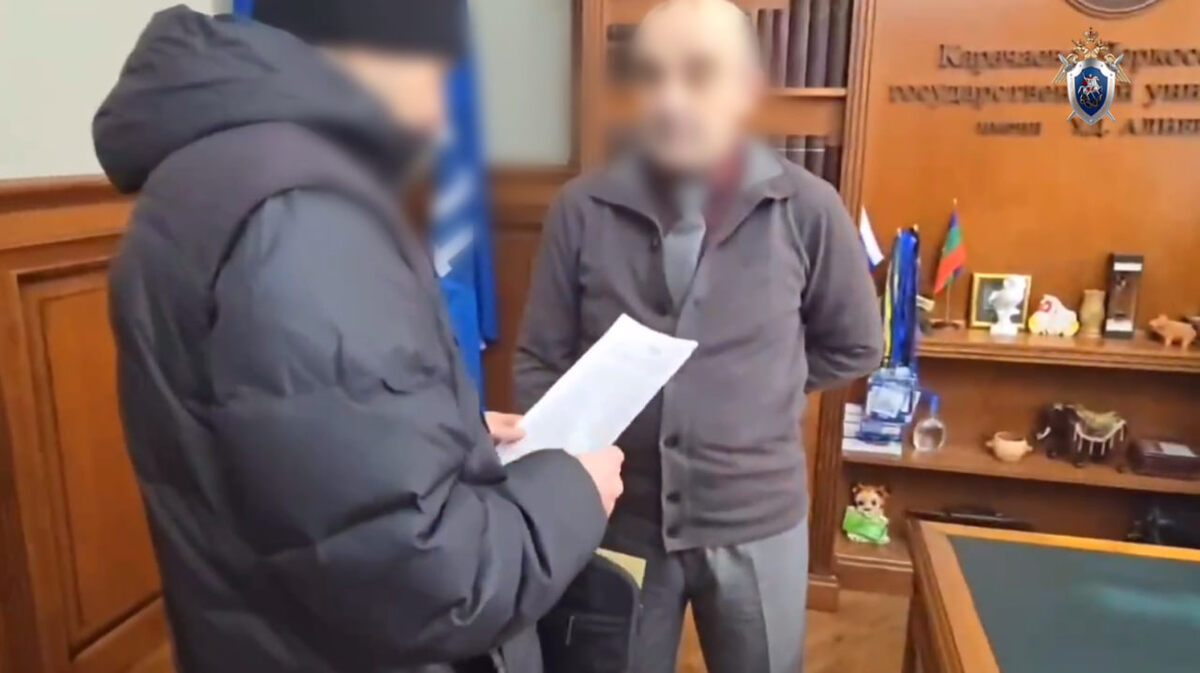 В университете провели обыски.