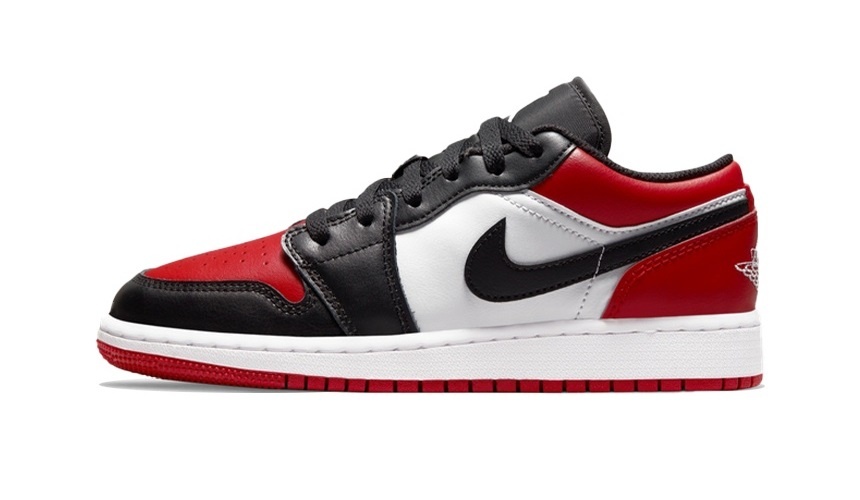 Air Jordan 1. Самая популярная и разнообразная серия кроссовок, появившаяся с момента основания бренда в 1985 году. Были перевыпущены в начале 2000-х и из чисто баскетбольных превратились в «lifestyle». Они стали не такими жесткими, стали более удобными и практичными. Эта серия имеет сотни разных моделей, которые отличаются по цветам и используемым материалам. Кроме того, в отличие от последующих серий, модели Air Jordan 1 имеют разную высоту и форму, что позволяет каждому покупателю найти "свои джорданы".