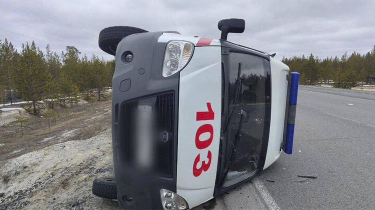    На дороге из Сургута в Салехард машина скорой помощи попала в ДТП