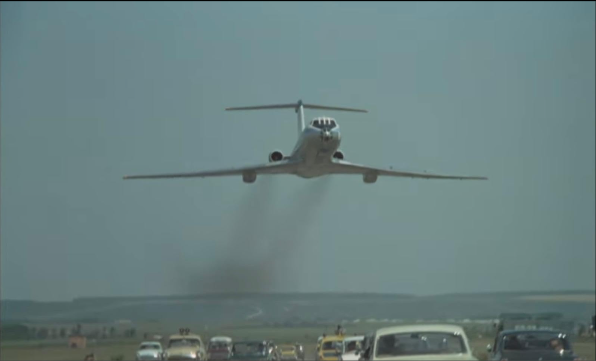 Самолёт заходит на посадку... Сейчас так уже не снимут!