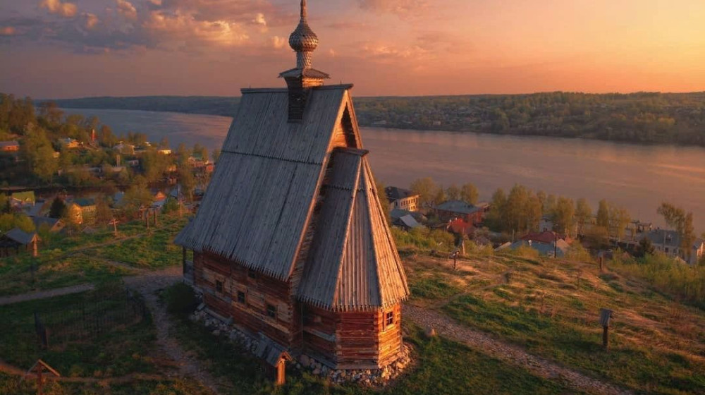    Плёс: художники и их деревянные дачи