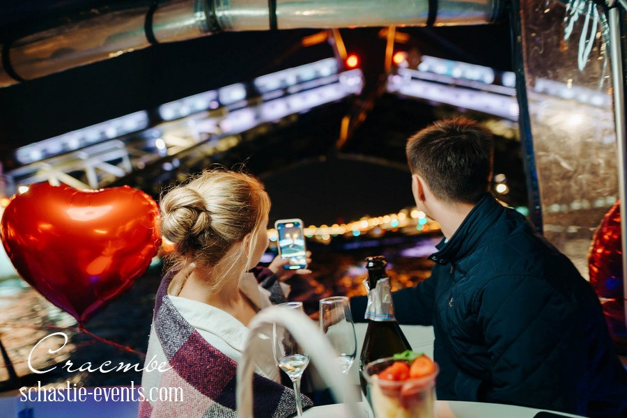 Разводка мостов Санкт-Петербурга: красота ночного города