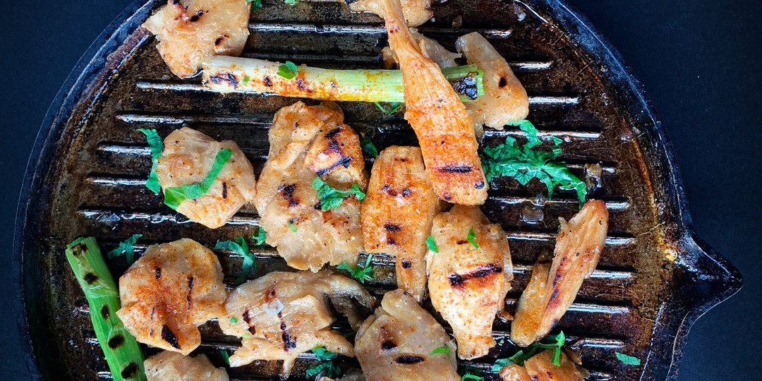 Почему важно обжаривать мясо перед тушением и как это правильно делать?