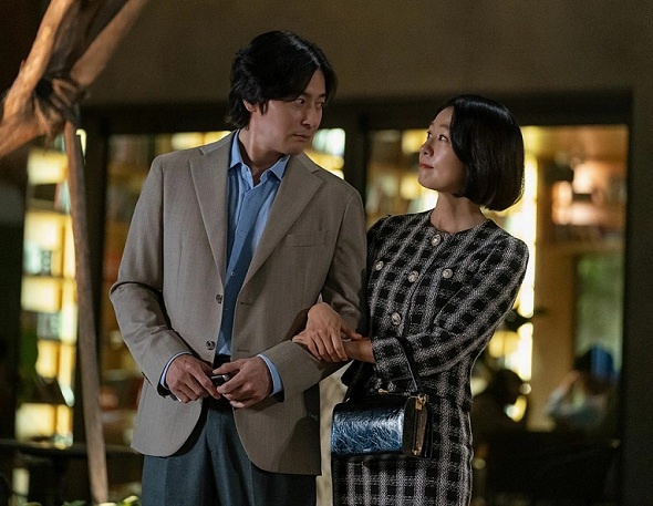 Кадр из фильма "Нормальная семья"