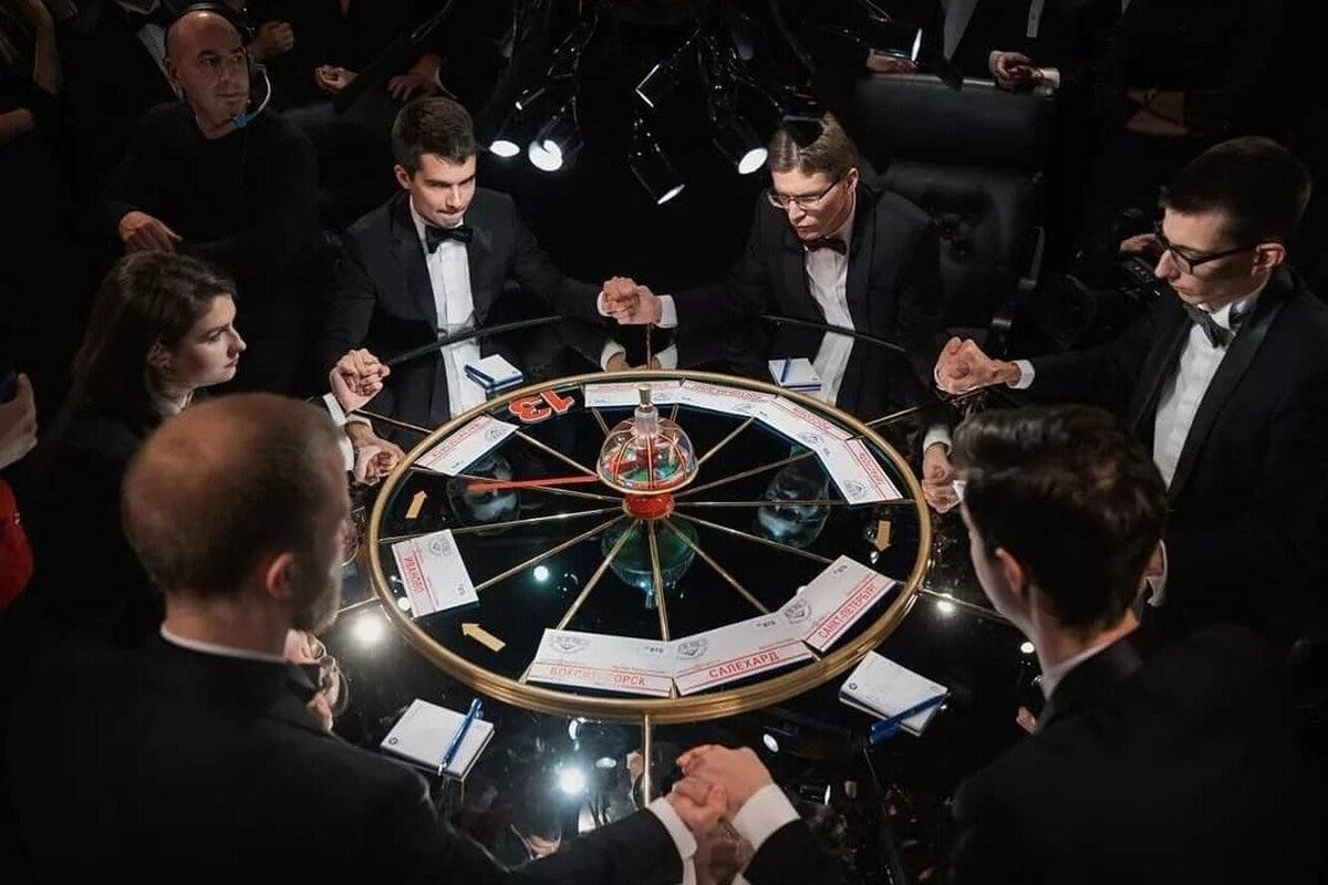 Also sprach Zarathustra — Richard Strauss  - звучит в заставке шоу "Что? Где? Когда?"