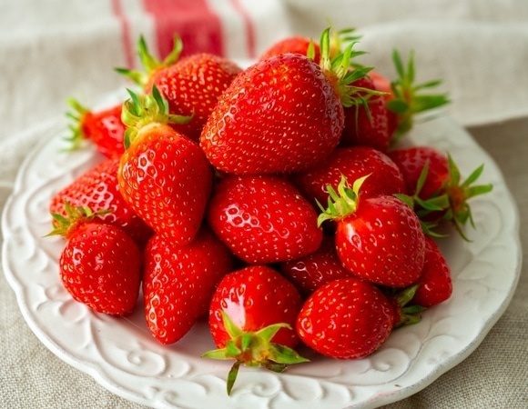 Утром на пользу, вечером — во вред? Эндокринолог назвала лучшее время для употребления клубники