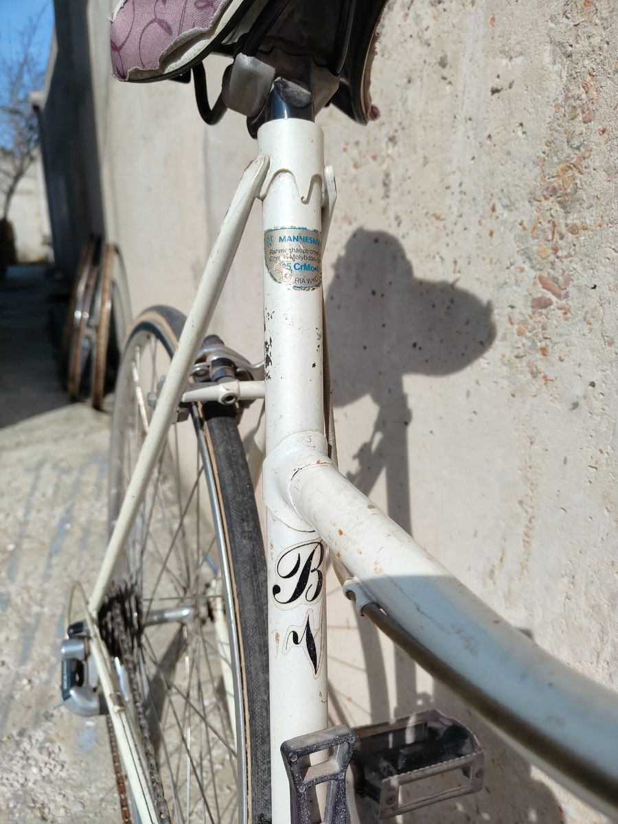 на узловом элементе соединения труб выбит год выпуска 73: 1973 год