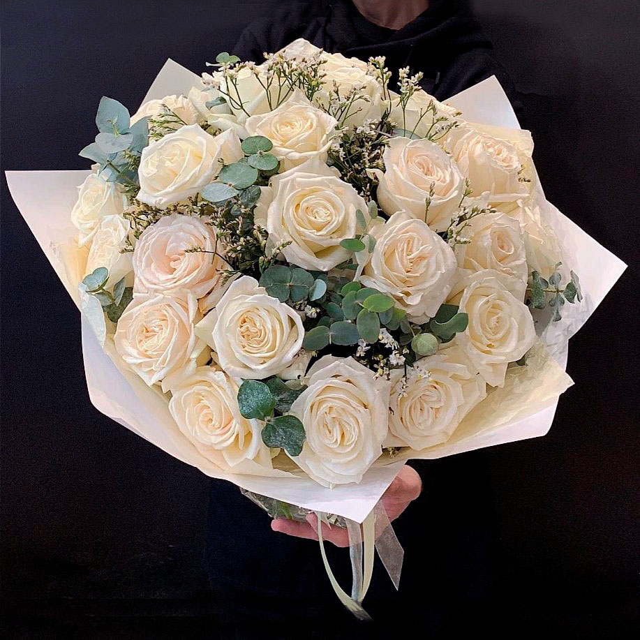 Нежные пионовидные розы для чувственного Тельца