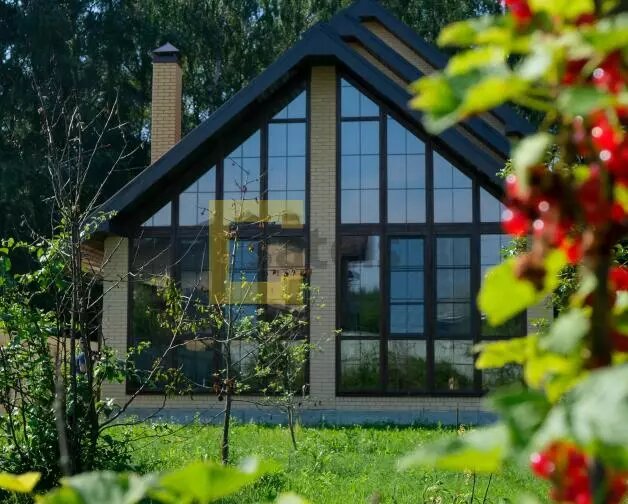 Остекление коттеджа: почему нельзя экономить на окнах